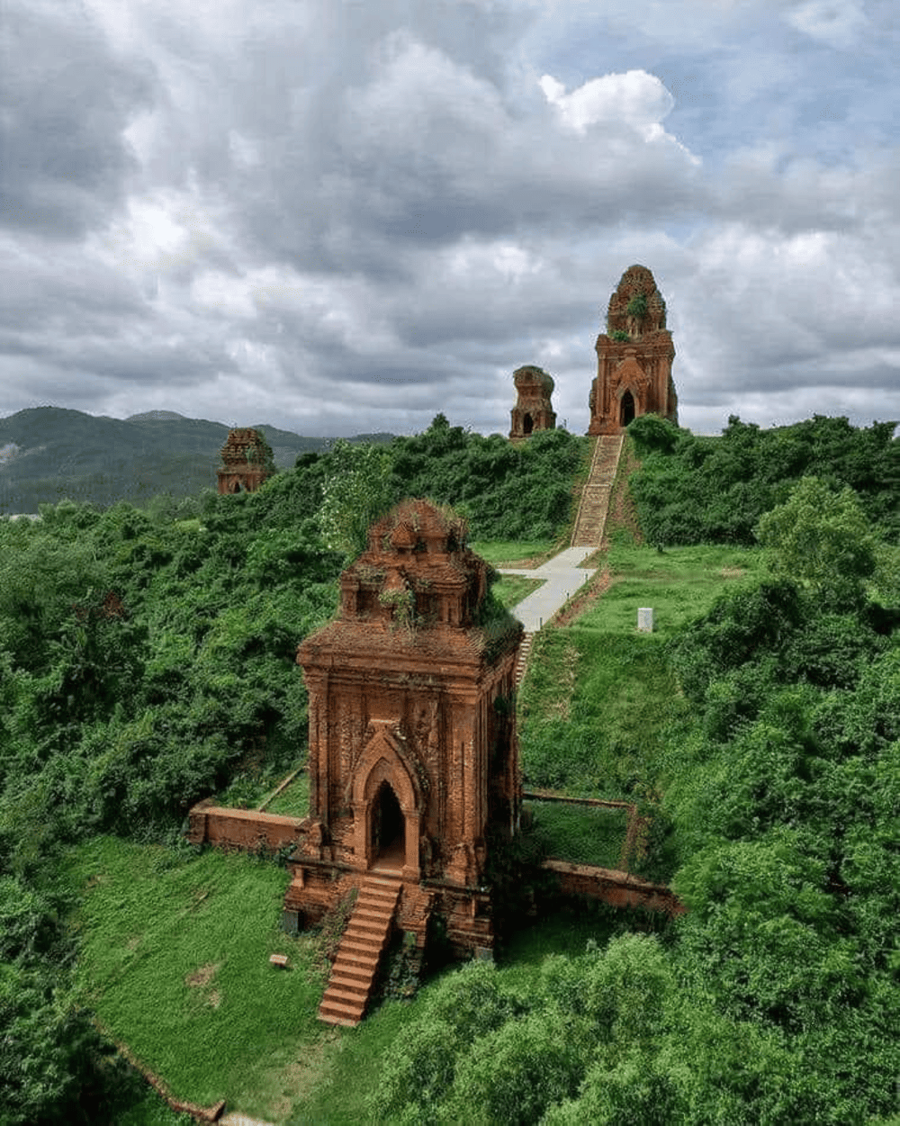 Tháp Bánh Ít: Biểu tượng văn hóa và lịch sử đặc sắc của đất võ Bình Định